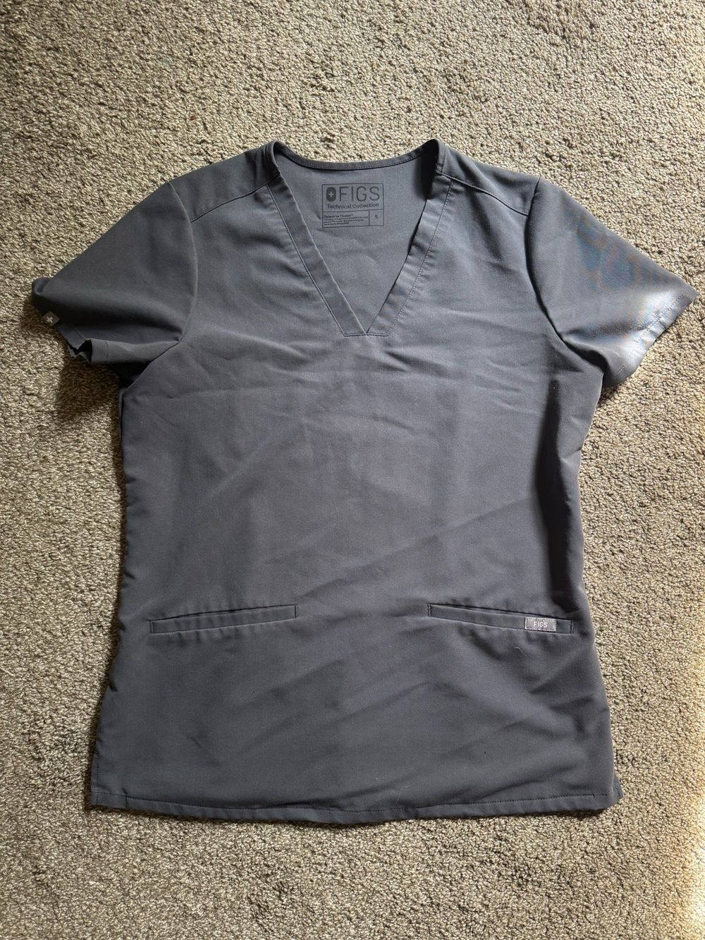 FIGS Women's Short Sleeve V-Neck Scrub Top — Charcoal S